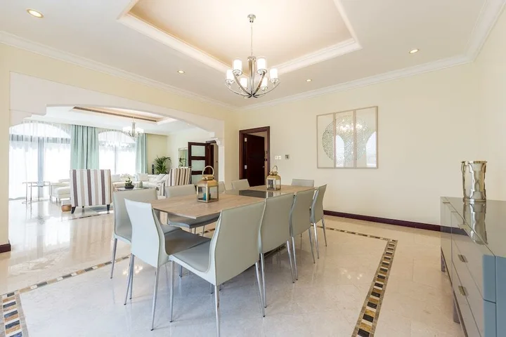 Дубай: Canal Cove Villa by Deluxe Holiday Homes
