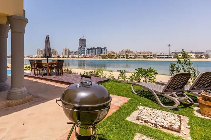 Дубай: Canal Cove Villa by Deluxe Holiday Homes