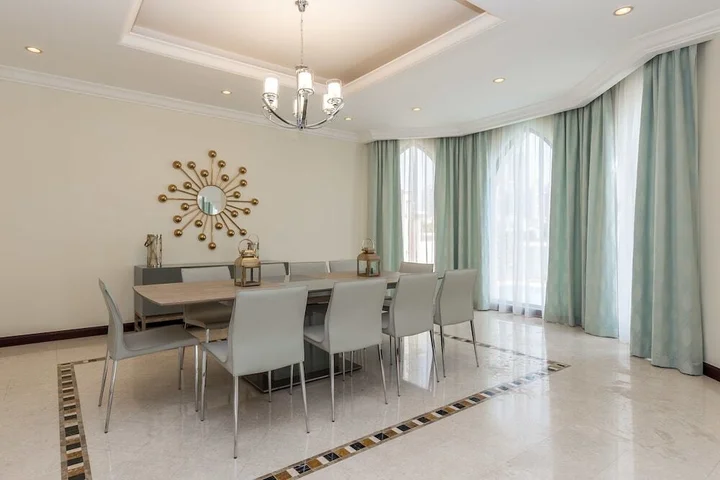 Дубай: Canal Cove Villa by Deluxe Holiday Homes