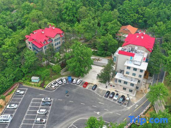 Синьян: Star Lake Hotel Mount Jigong
