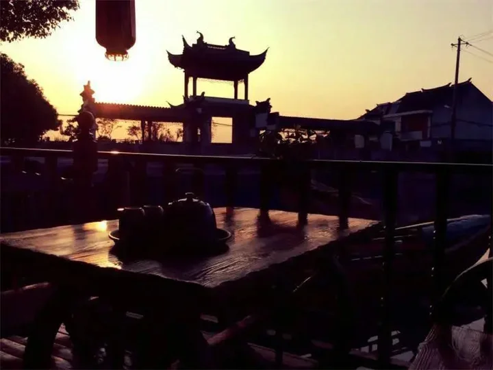 Сучжоу: Zhouzhuang Zhenfeng Riverside Courtyard Hostel