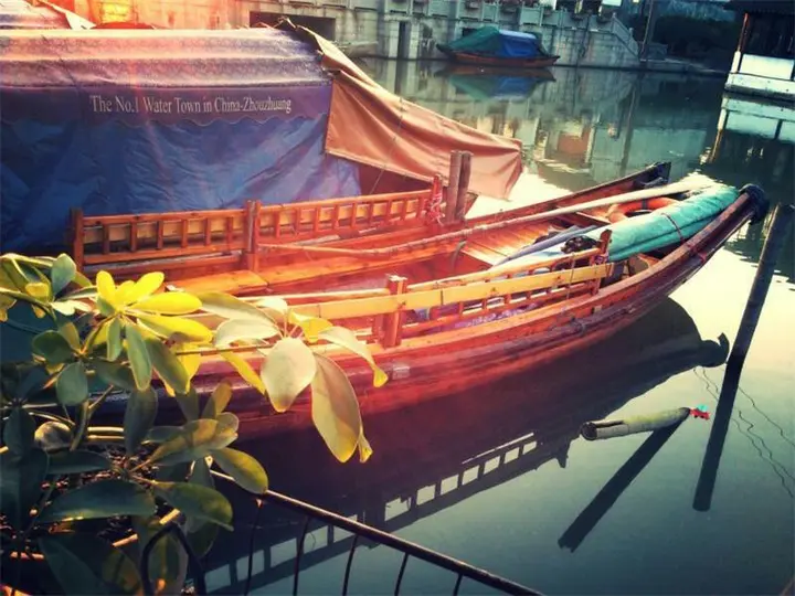 Сучжоу: Zhouzhuang Zhenfeng Riverside Courtyard Hostel