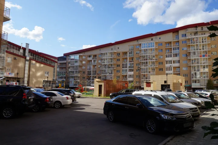 Красноярск: Apartment on Aviatorov 25