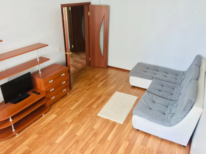 Красноярск: Apartment on Aviatorov 25