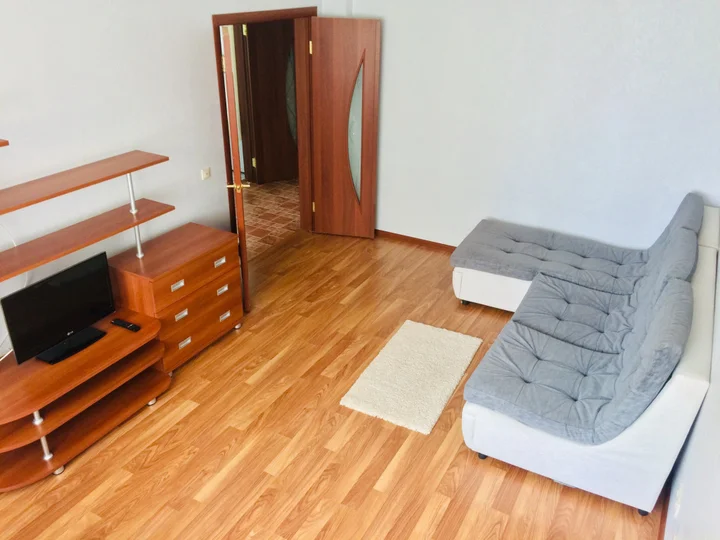 Красноярск: Apartment on Aviatorov 25