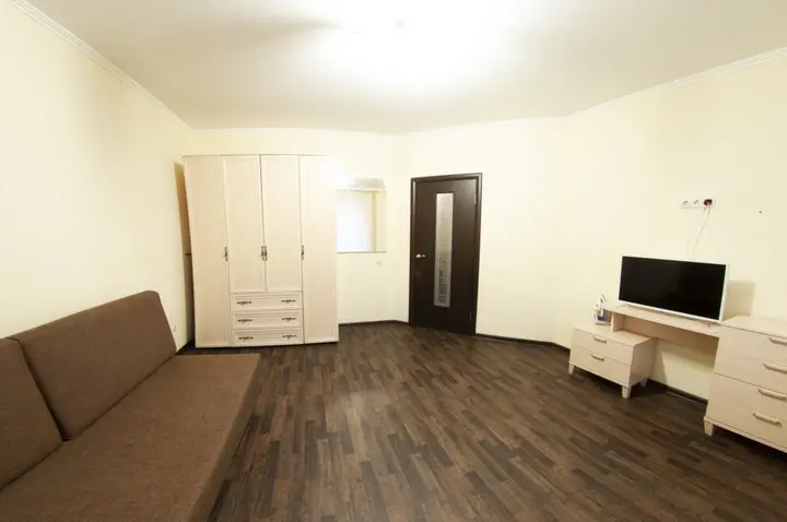 Тюмень: Na Fabrichnoj 9-7 Apartments