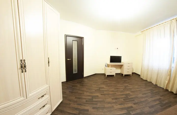 Тюмень: Na Fabrichnoj 9-7 Apartments