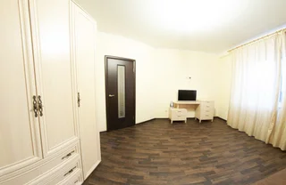 Тюмень: Na Fabrichnoj 9-7 Apartments