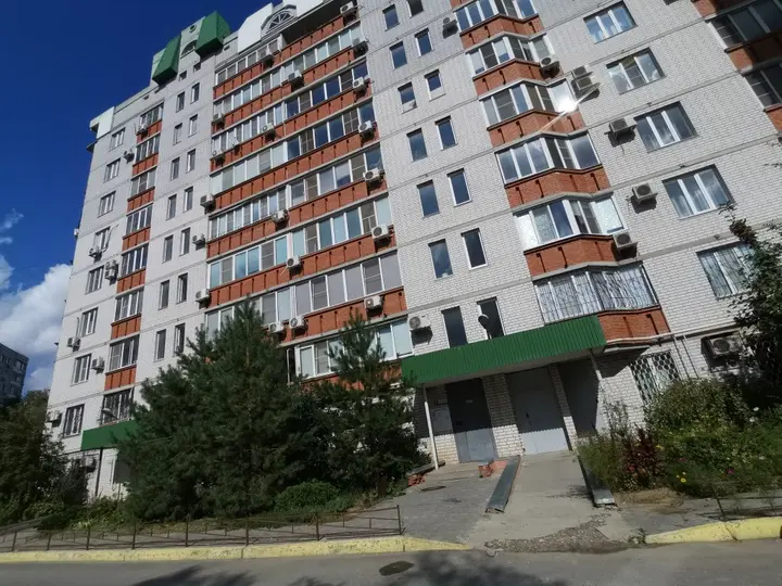 Волгоград: Апартаменты на Космонавтов 19