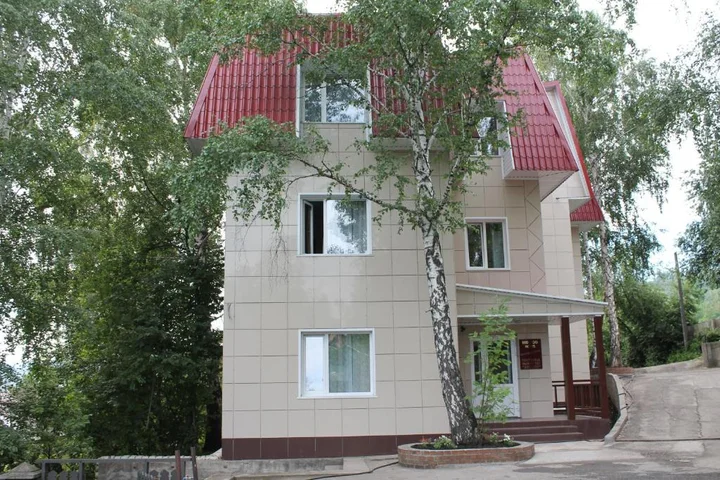 Горно-Алтайск: Отель Рыжий пёс