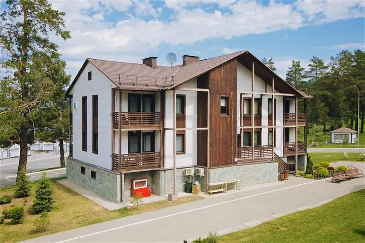 Озёрное: Отель 3*  Всесезонный курорт Манжерок