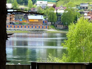 Телецкое озеро: Green House at Teletskoye Lake