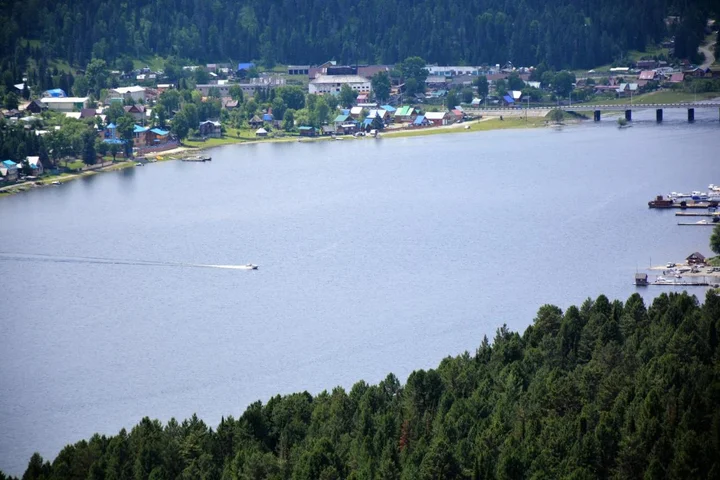 Телецкое озеро: Green House at Teletskoye Lake