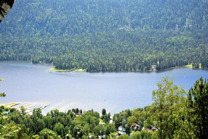 Телецкое озеро: Green House at Teletskoye Lake