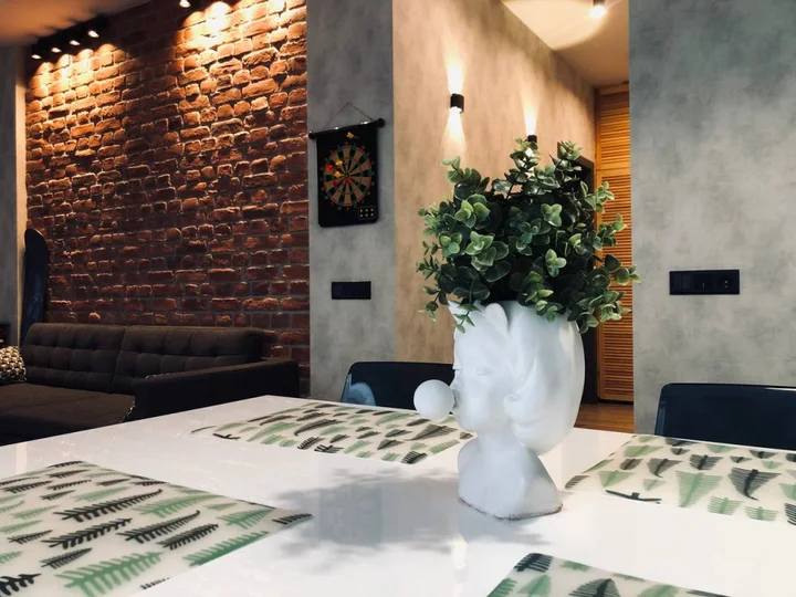 Сярьги: Апартаменты Охта Парк Ohta Loft Apartments с террасой