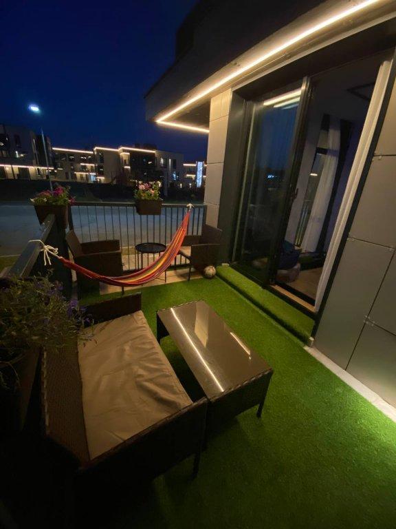 Сярьги: Апартаменты Охта Парк Ohta Loft Apartments с террасой