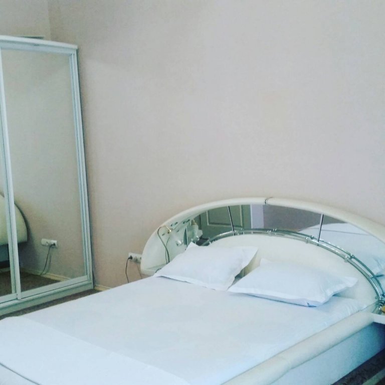 Симферополь: Sevastopolskaya 30/2 Apartments