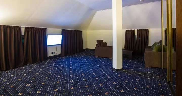 Приисковое: Sled Hotel