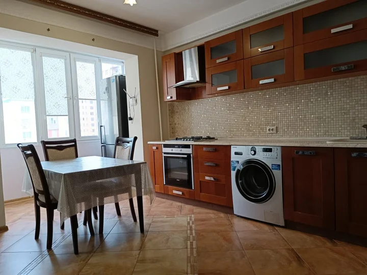Каспийск: Жилое Помещение Трёхкомнатная Квартира Посуточно
