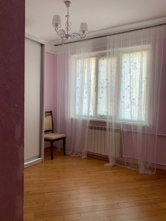 Каспийск: Жилое Помещение Трёхкомнатная Квартира Посуточно