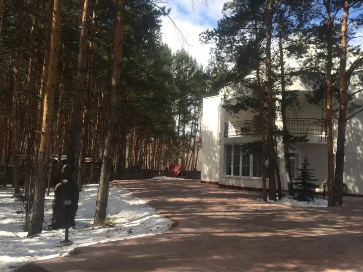 Новоабзаково: Гостевой Дом Усадьба Еловое