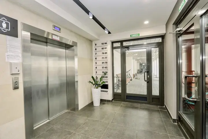 Ижевск: Четыре угла на Максима Горького 149