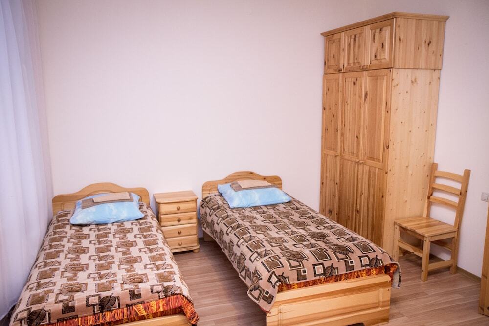 Ростов Великий: Troitse-Sergiev Varnitskiy monastery - Hostel