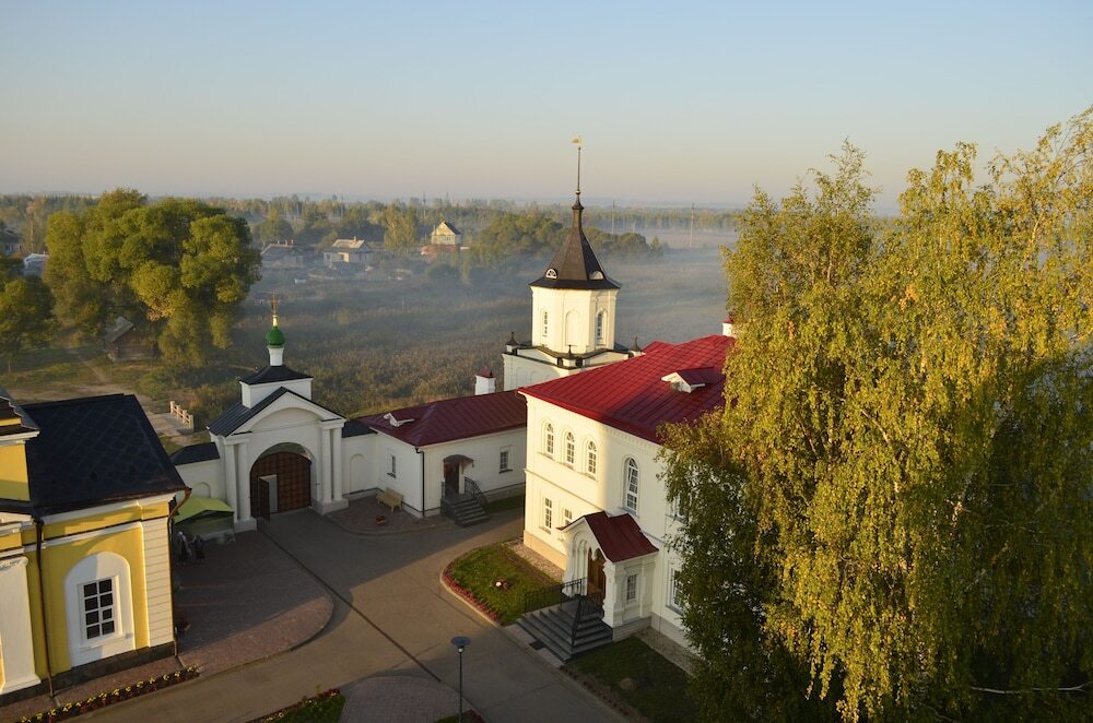 Ростов Великий: Troitse-Sergiev Varnitskiy monastery - Hostel