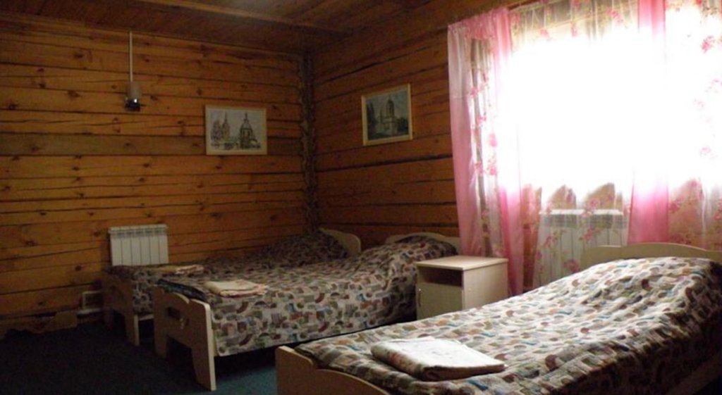 Большое Голоустное: Кемпинг Русское Подворье
