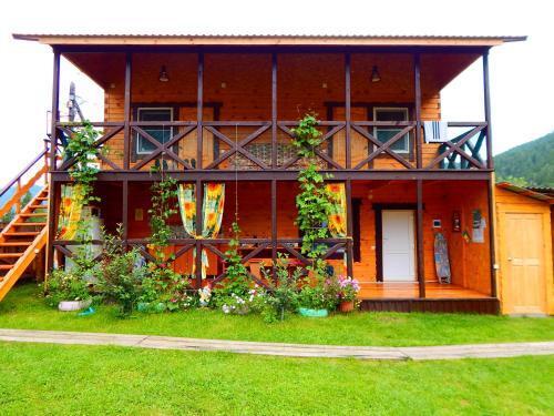 Чемал: Guest House Usadba Derevenka