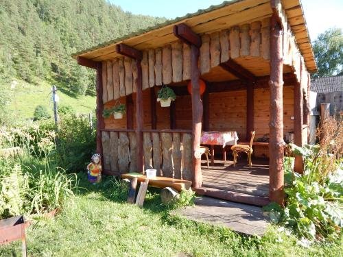 Чемал: Guest House Usadba Derevenka