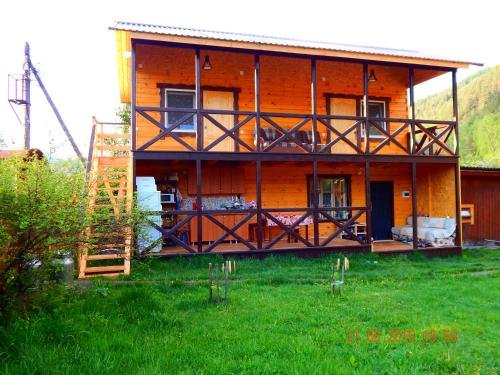 Чемал: Guest House Usadba Derevenka