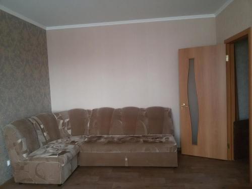 Саратов: Apartment Elektronnaya 11
