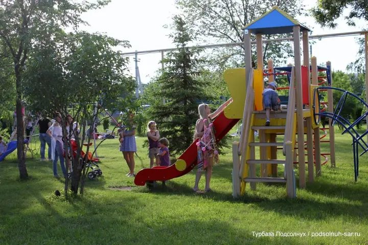 Сабуровка: База Отдыха Подсолнух