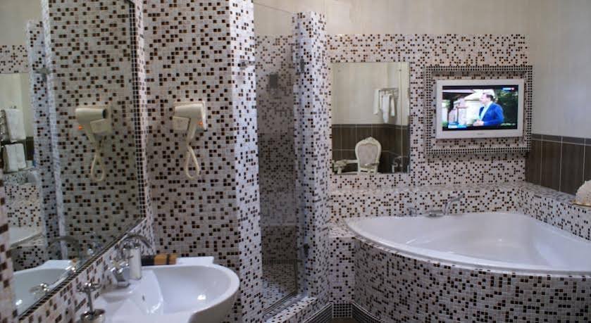 Мстихино: Van Hotel