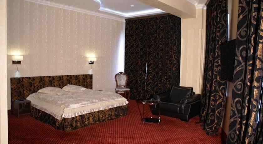 Мстихино: Van Hotel