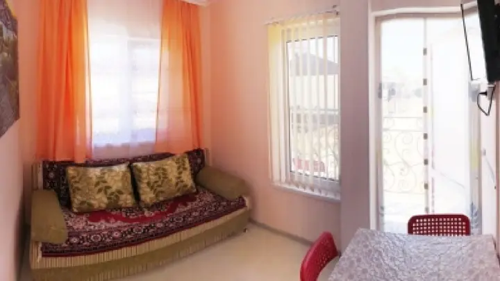 Голубицкая: Guest house Raduga