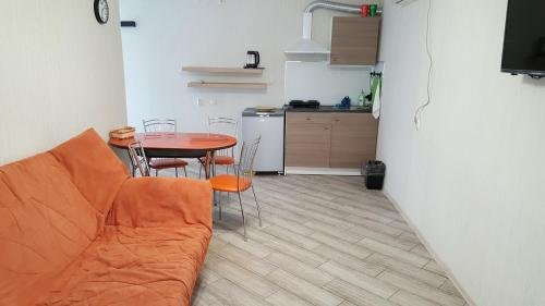 Голубицкая: Guest house Raduga