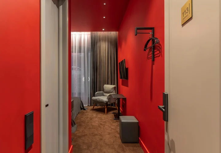 Владивосток: Апартаменты Red room в NikolaevBuilding