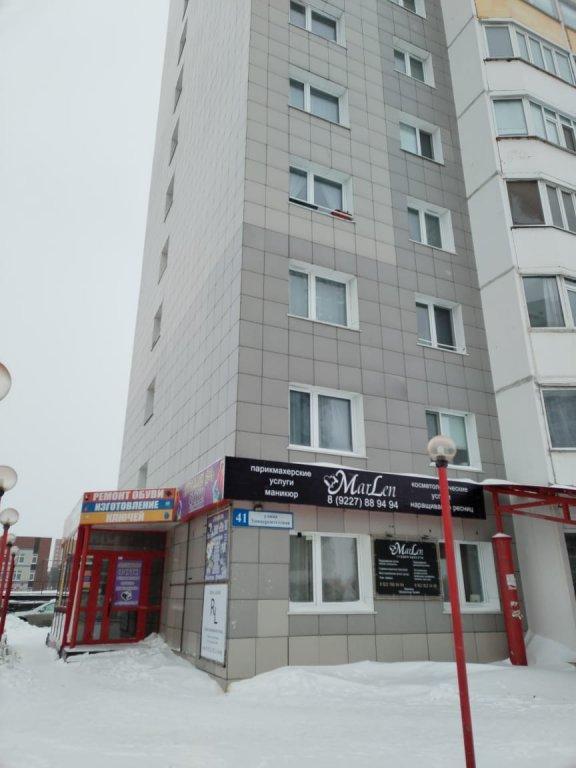 Сургут: Апартаменты на улице Университетской 41