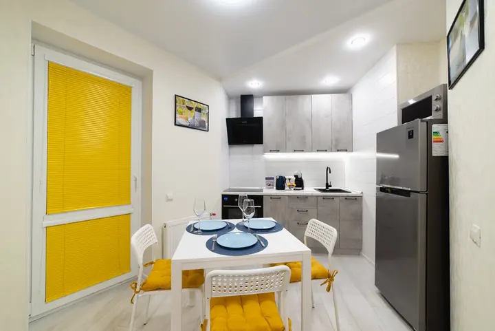 Саратов: Апартаменты Loft Apartment/30A Lunnaya