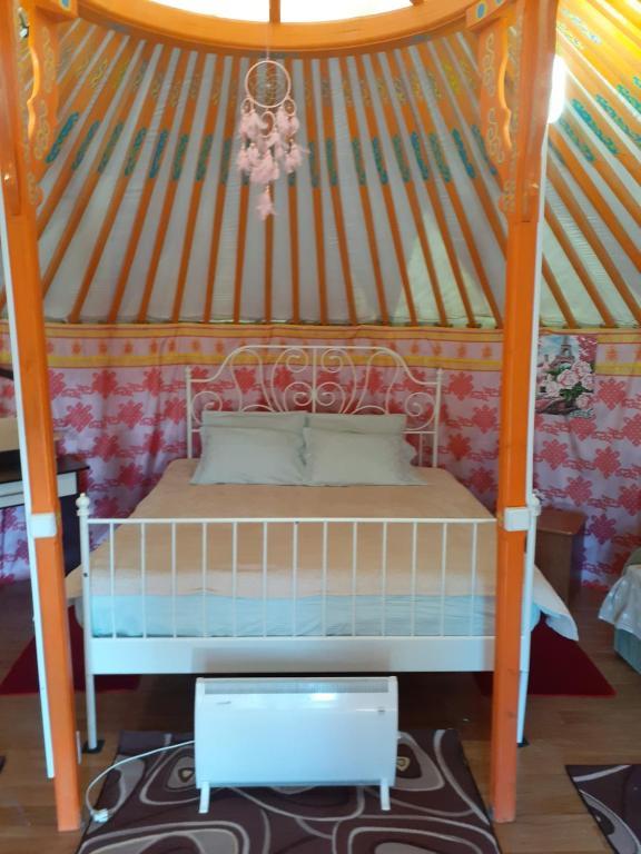 Слюдянка: Yurt camping