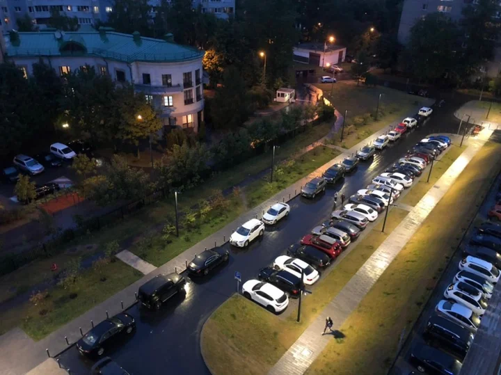 Москва: Алис на улице Маршала Сергеева