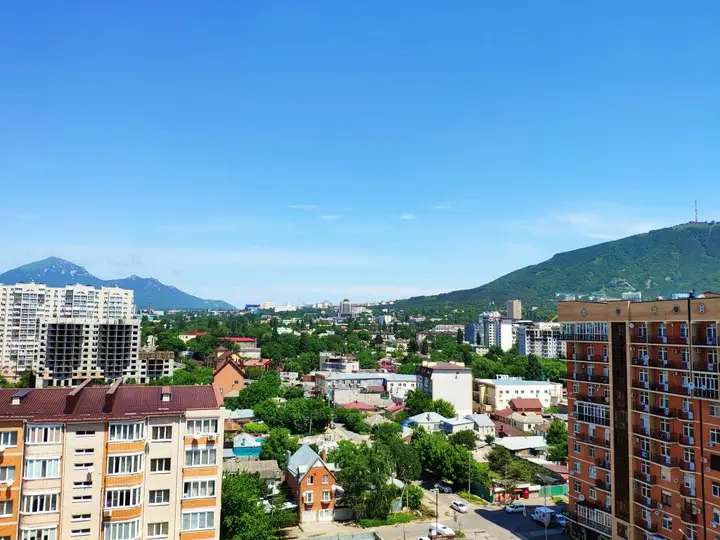 Пятигорск: Апартаменты спальня и гостиная на ул.Пестова 9