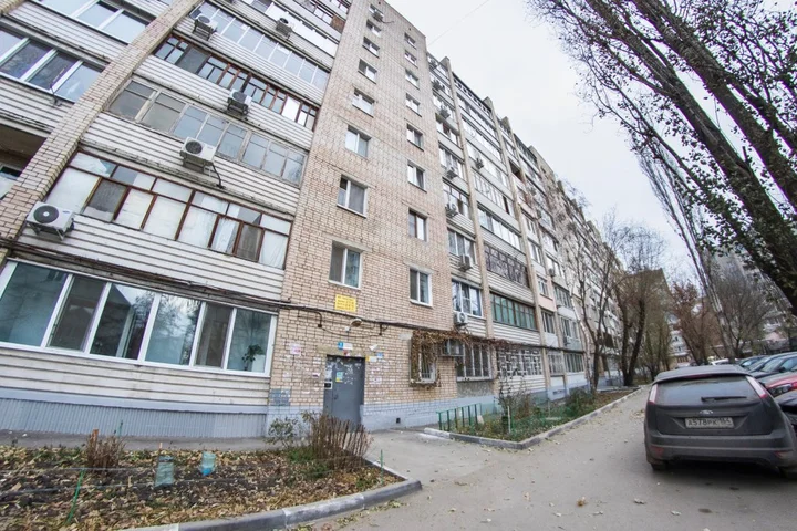 Саратов: Апартаменты на Зарубина 143