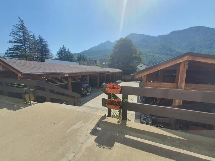 Красная Поляна: Студия с панорамой на горы в центре на Турчинского, 35. Жить в Горах.