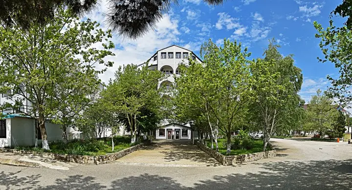 Новомихайловский: Курортный отель и яхт-клуб Торнадо