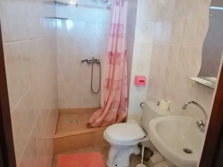 Утёс: Ноги в море