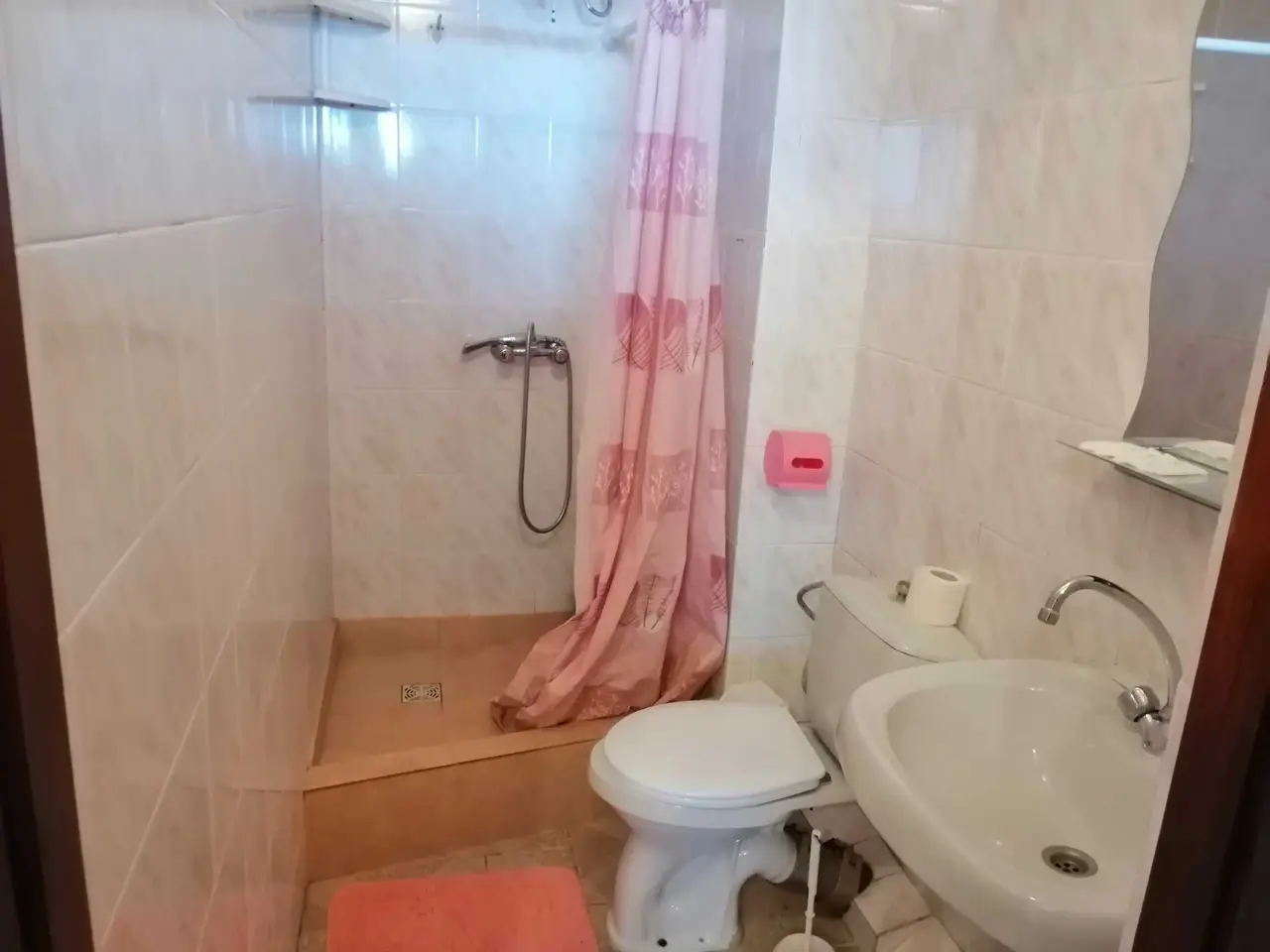 Утёс: Ноги в море