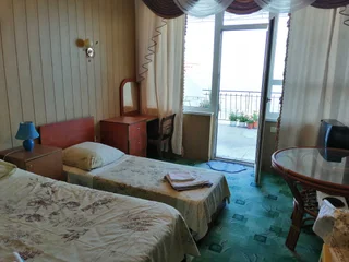 Утёс: Ноги в море